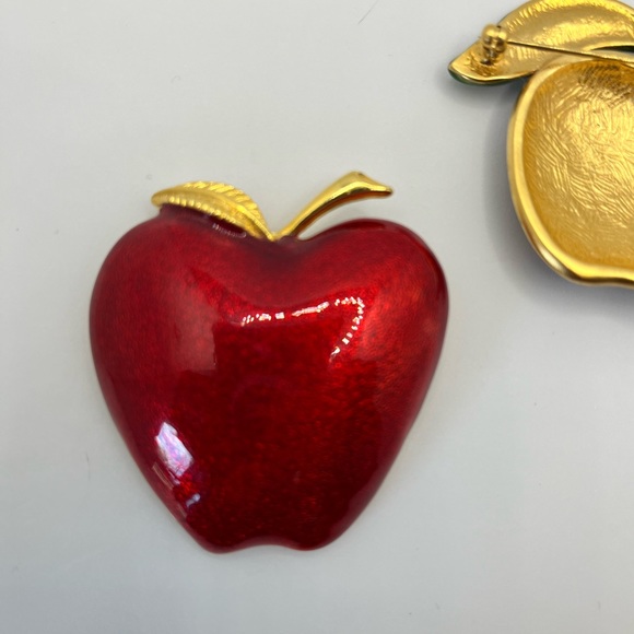 2 apple brooches - lapel pins - Picture 2 of 6